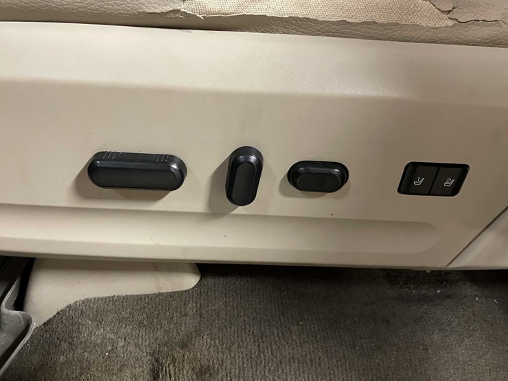 2014-ford-expedition-limited-image-27