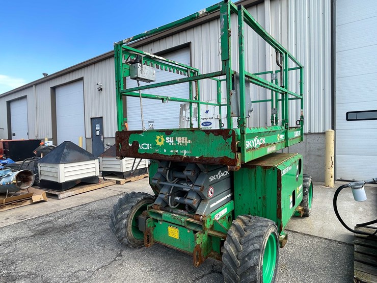 skyjack-sj6826rt-image-1