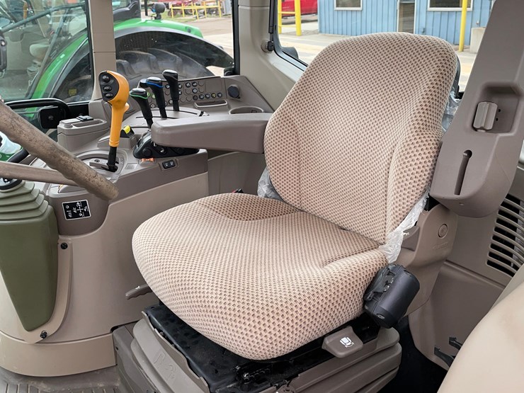 2020-john-deere-6110m-image-18