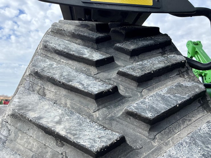 2024-john-deere-8rx-410-image-56