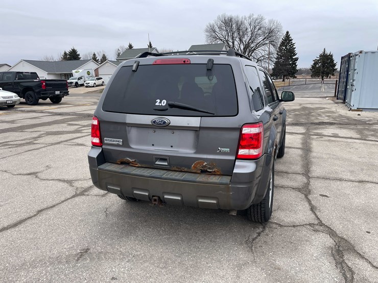 2011-ford-escape-image-6