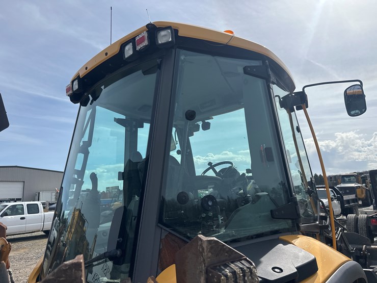 2012-volvo-bl70b-image-95