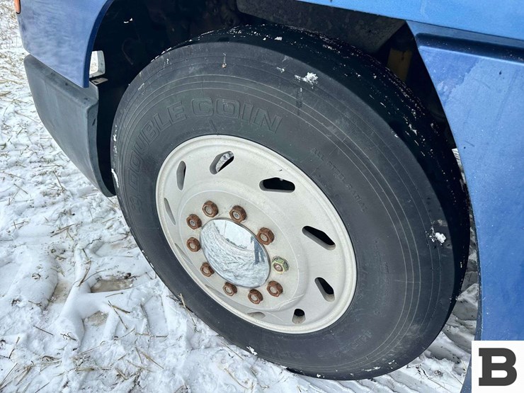 1999-freightliner-fld120-image-32