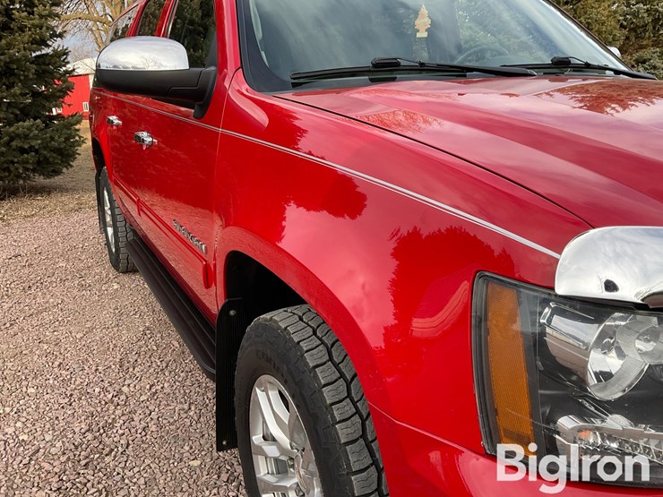 2012-chevrolet-suburban-1500-image-12