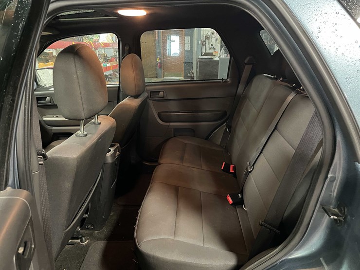 2011-ford-escape-image-30