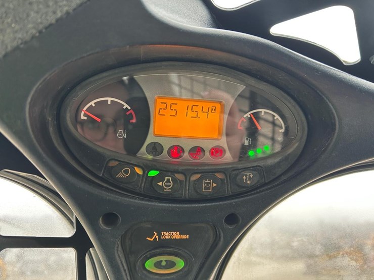 2022-bobcat-t870-image-21