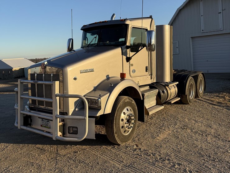2017-kenworth-t800-image-1
