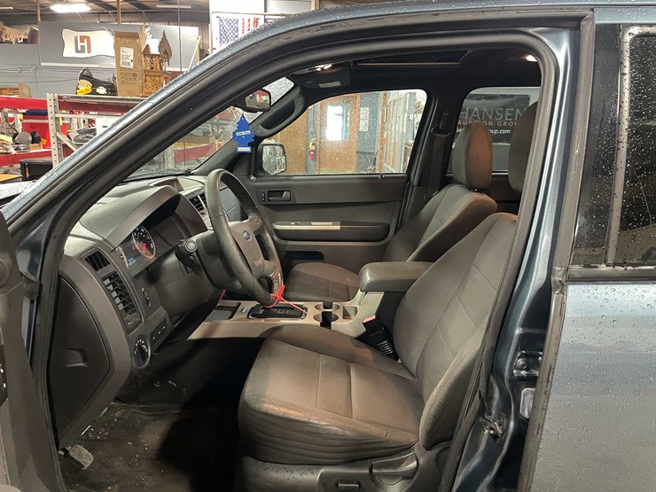 2011-ford-escape-image-13