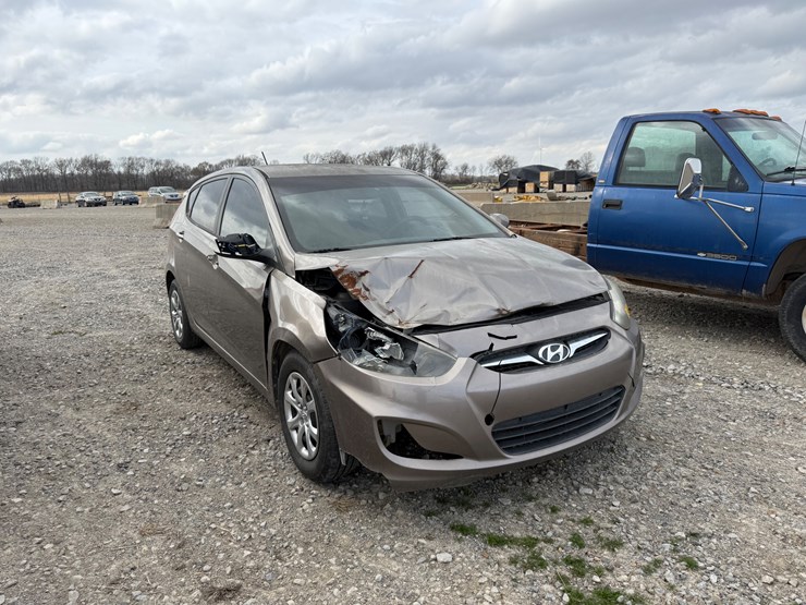 #38615-•-2013-hyundai-accent-sedan-kmhct5ae9du086575-inv#-38615-image-2