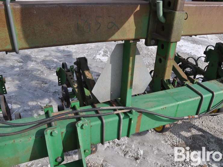 john-deere-845-image-17