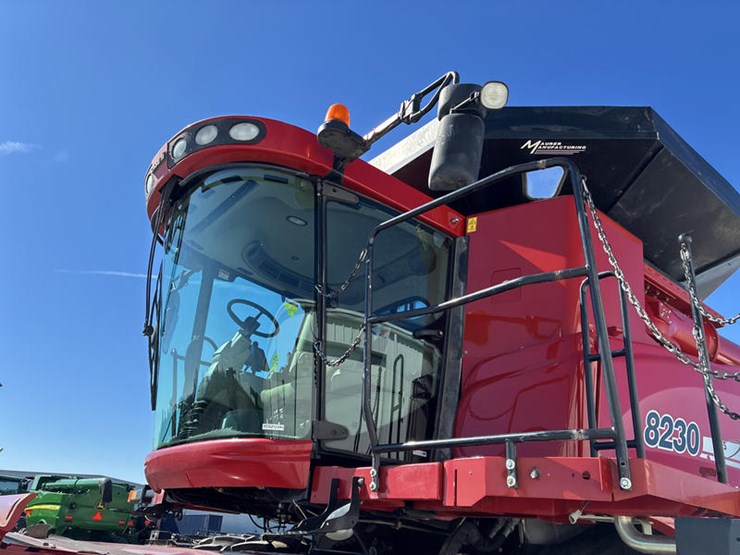 2012-case-ih-8230-image-22