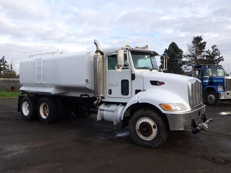 2007-peterbilt-335-image-2