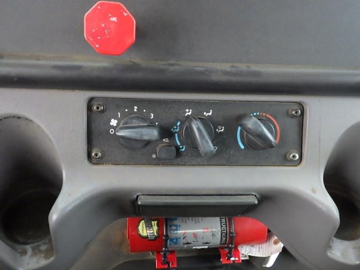 2016-freightliner-m2-15'-t/a-water-truck-image-39