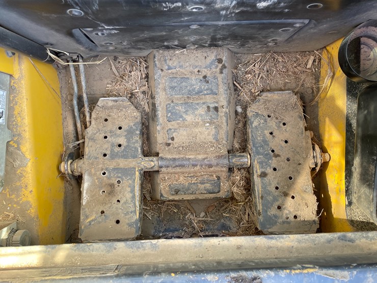 2019-new-holland-c237-image-26