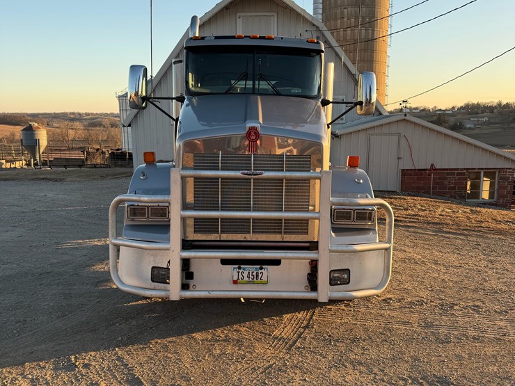 2017-kenworth-t800-image-2