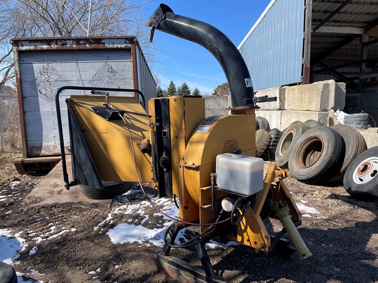 #6052-•-2000-woods-8100-chipper-image-3