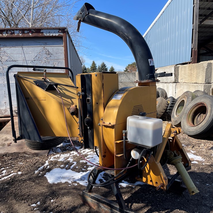 #6052 • 2000 Woods 8100 Chipper
