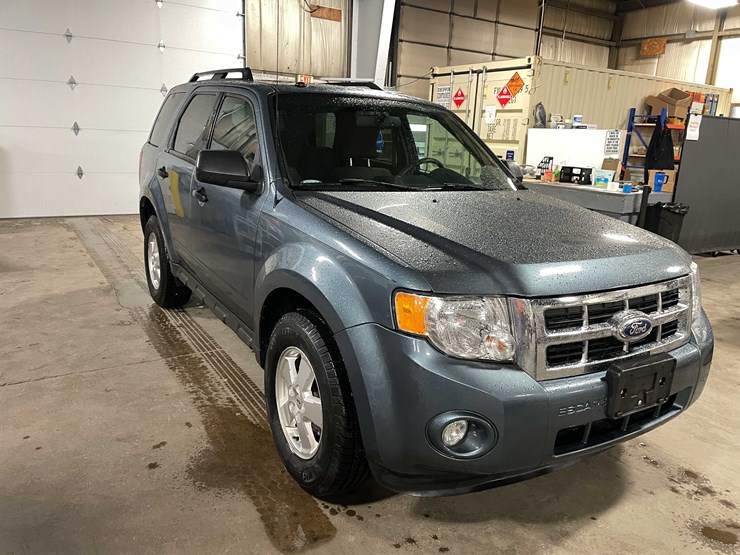 2011-ford-escape-image-3
