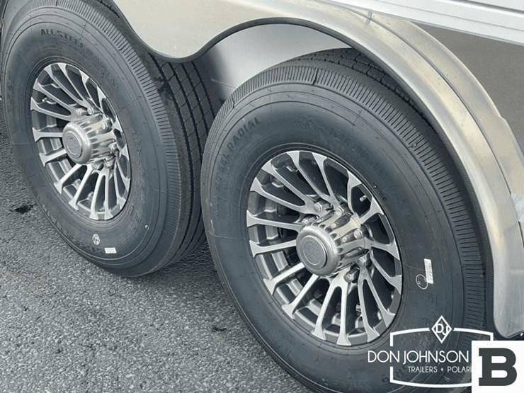 2024-trails-west-classic-lq-4-h-horse-trailer-image-13