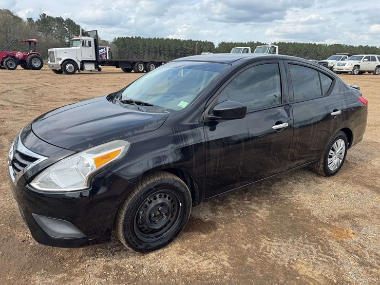 2015-nissan-versa-4-door-suv-image-1