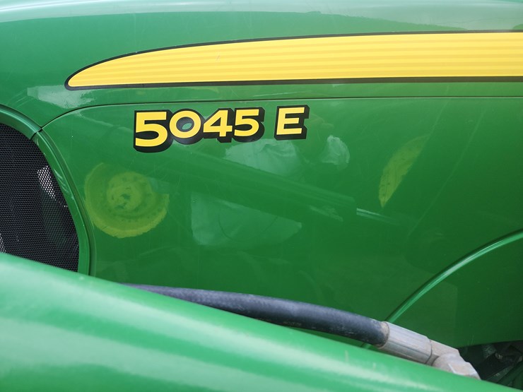 2011-john-deere-5045e-image-3