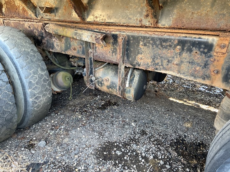 1993-mack-dm690s-image-15