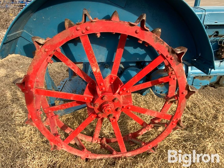 1930-case-cc-2wd-tractor-image-18