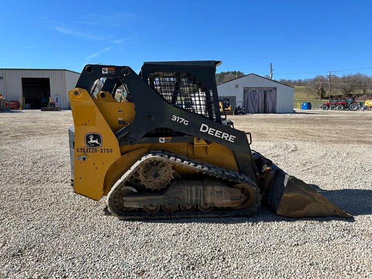 2019-deere-317g-image-5