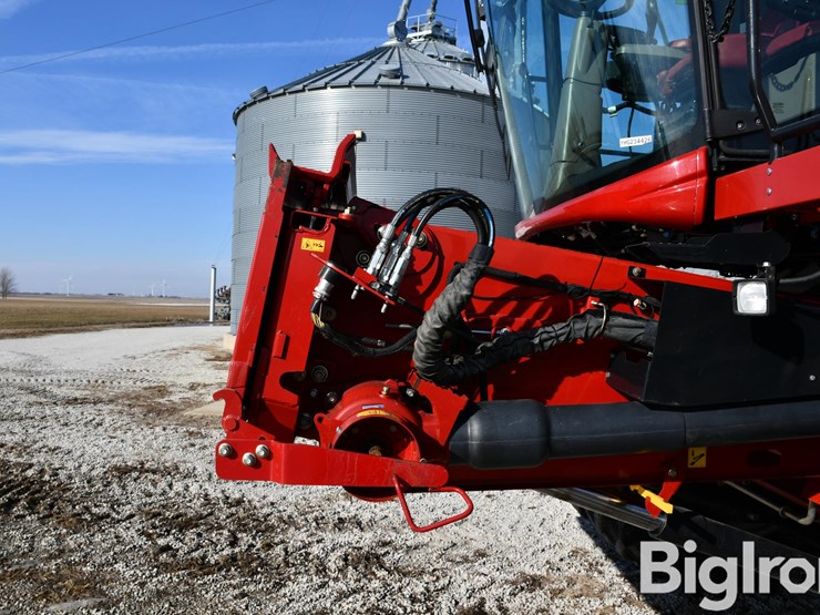 2017-case-ih-8240-image-11