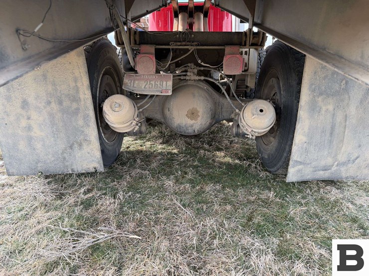 1985-international-s2300-image-35