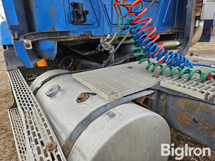 2000-mack-ch613-image-12