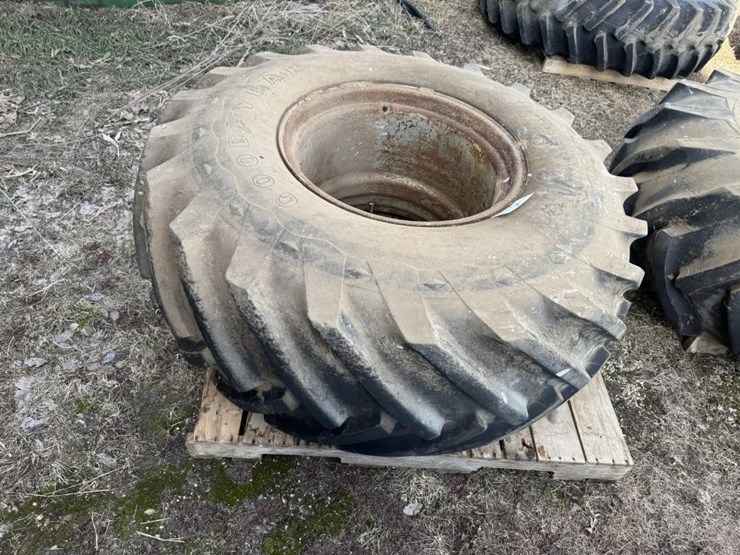 good-year-23.1-26-tires-&-rims-image-2