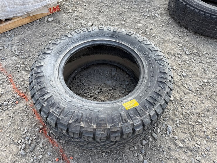 #34924-•-12.50/r20-tire-inv#-34924-image-2