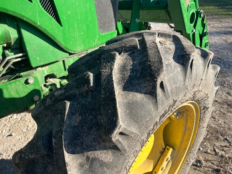 2015-john-deere-5100e-image-21