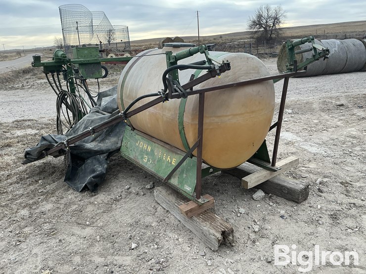 john-deere-335-image-3