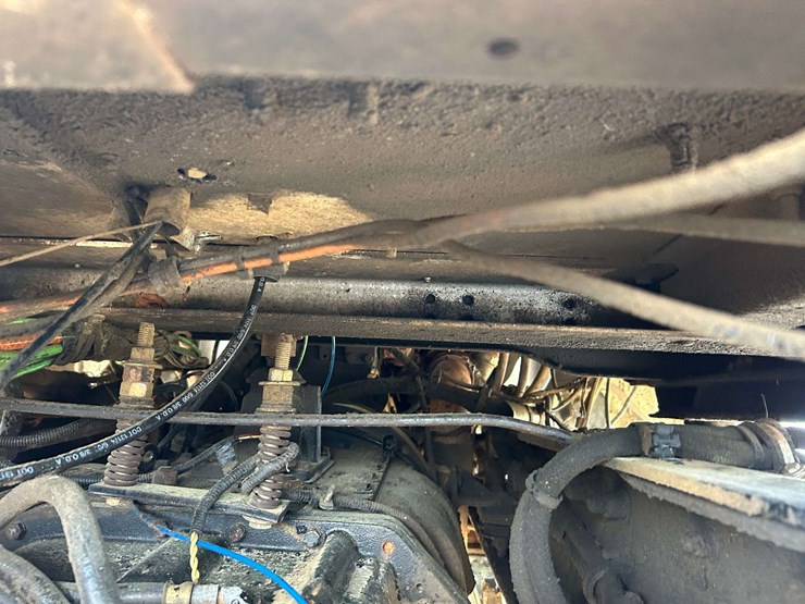 2001-peterbilt-330-image-42