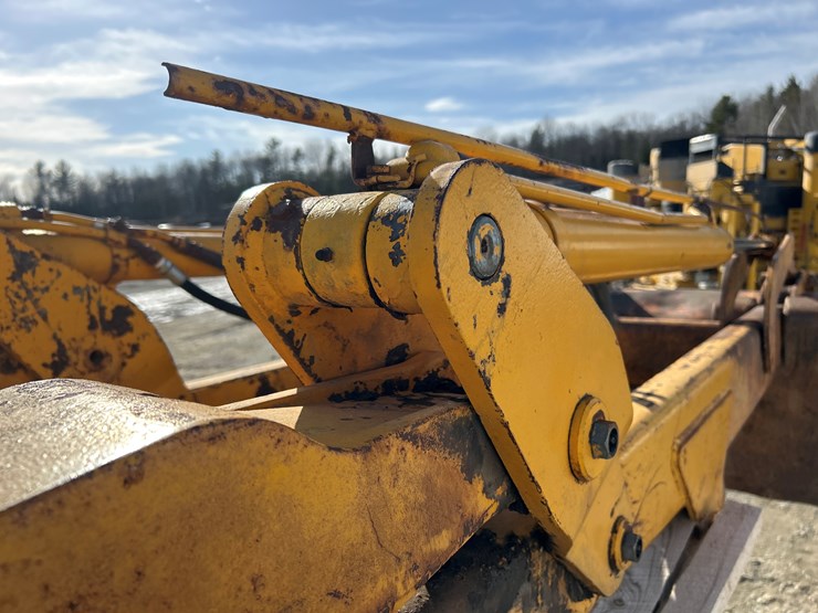 john-deere-350-image-17