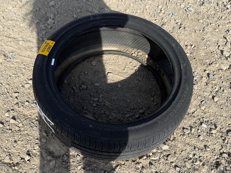 #2807-•-(1)-235/40r19-tire-inv#-2807-image-3