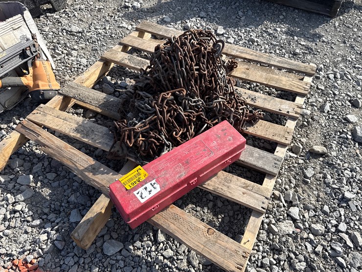 #33461-•-lot-of-misc-snow-chains-&-reflectors-inv#-33461-image-1
