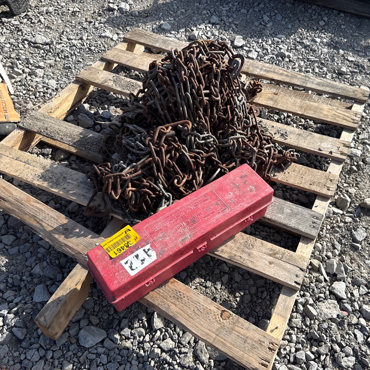 #33461 • Lot of Misc Snow Chains & Reflectors INV# 33461