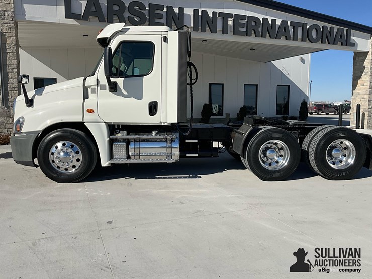 2018-freightliner-cascadia-125-image-8