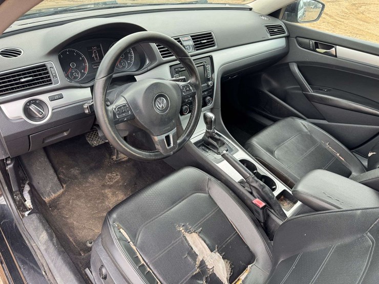 2013-volkswagen-passat-se-4-door-sedan---180,168-miles-image-11