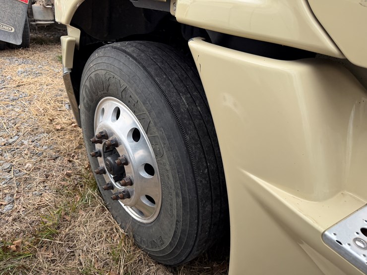 #40952-•-2016-freightliner-t/a-daycab-truck-tractor-3akjged50gshn2261-image-8