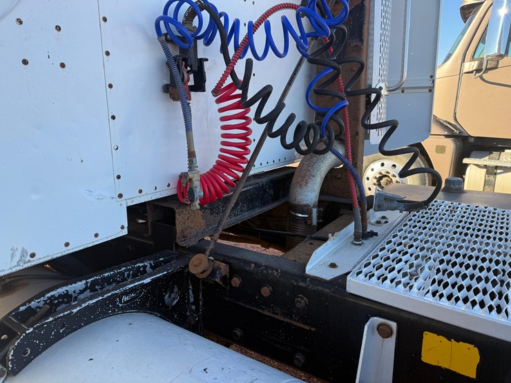 1993-peterbilt-377-image-13