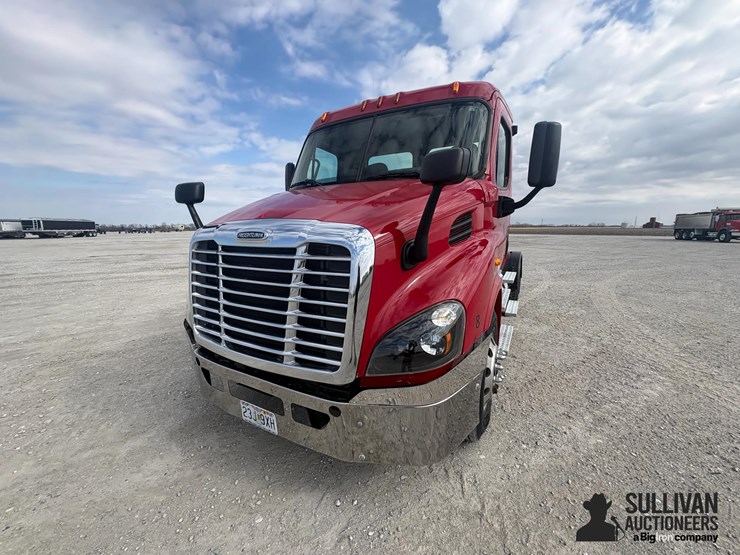 2015-freightliner-cascadia-113-image-15