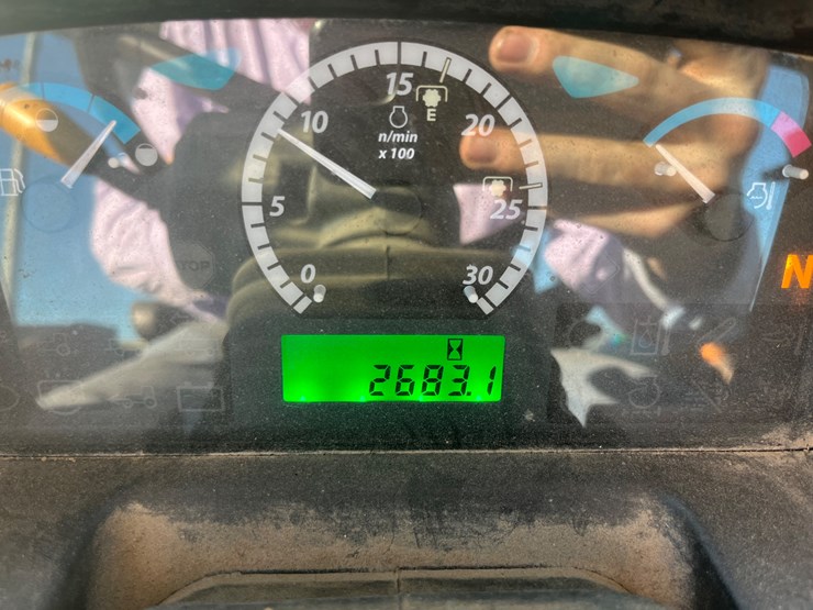 2015-john-deere-5100e-image-29