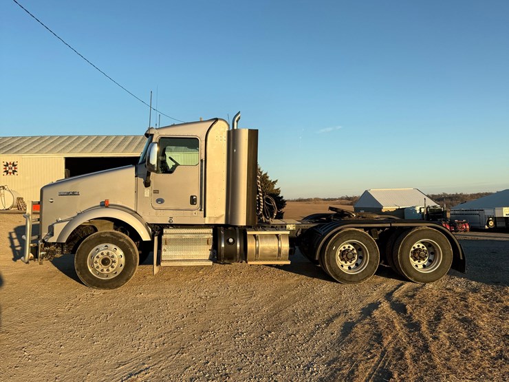 2017-kenworth-t800-image-8