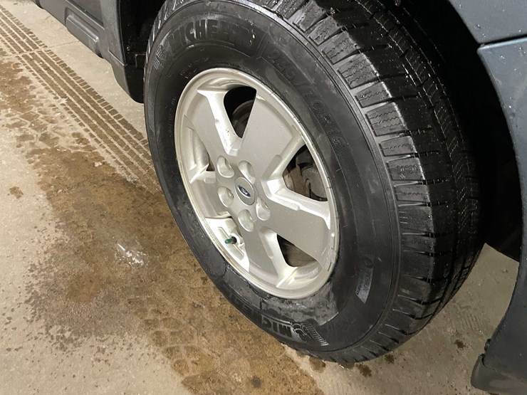 2011-ford-escape-image-10