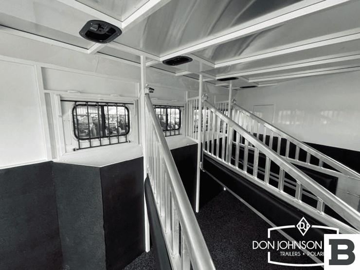 2024-trails-west-classic-lq-4-h-horse-trailer-image-16