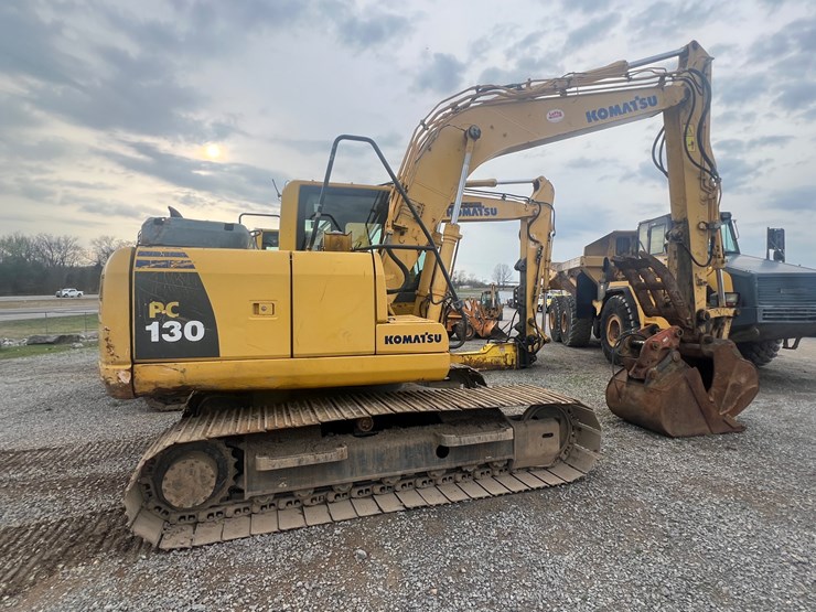 2011-komatsu-pc130-8-image-3